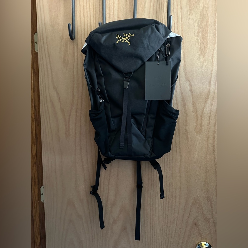NWT Arcteryx Mantis 20 Backpack Discontinued